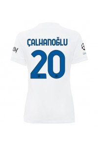 Fotbalové Dres Inter Milan Hakan Calhanoglu #20 Dámské Venkovní Oblečení 2023-24 Krátký Rukáv